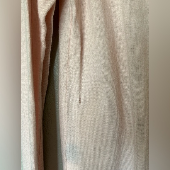 Rodd & Gunn V-neck Soft Extra-Fine Merino Wool Sweater in Rose Size S - Picture 8 of 9